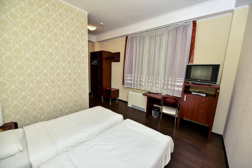 Mesogios Hotel Chisinau Exterior foto